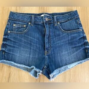 ☀️☀️❤️ Aritzia Talula High Waisted Dark Wash Blue Denim Frayed Summer Shorts